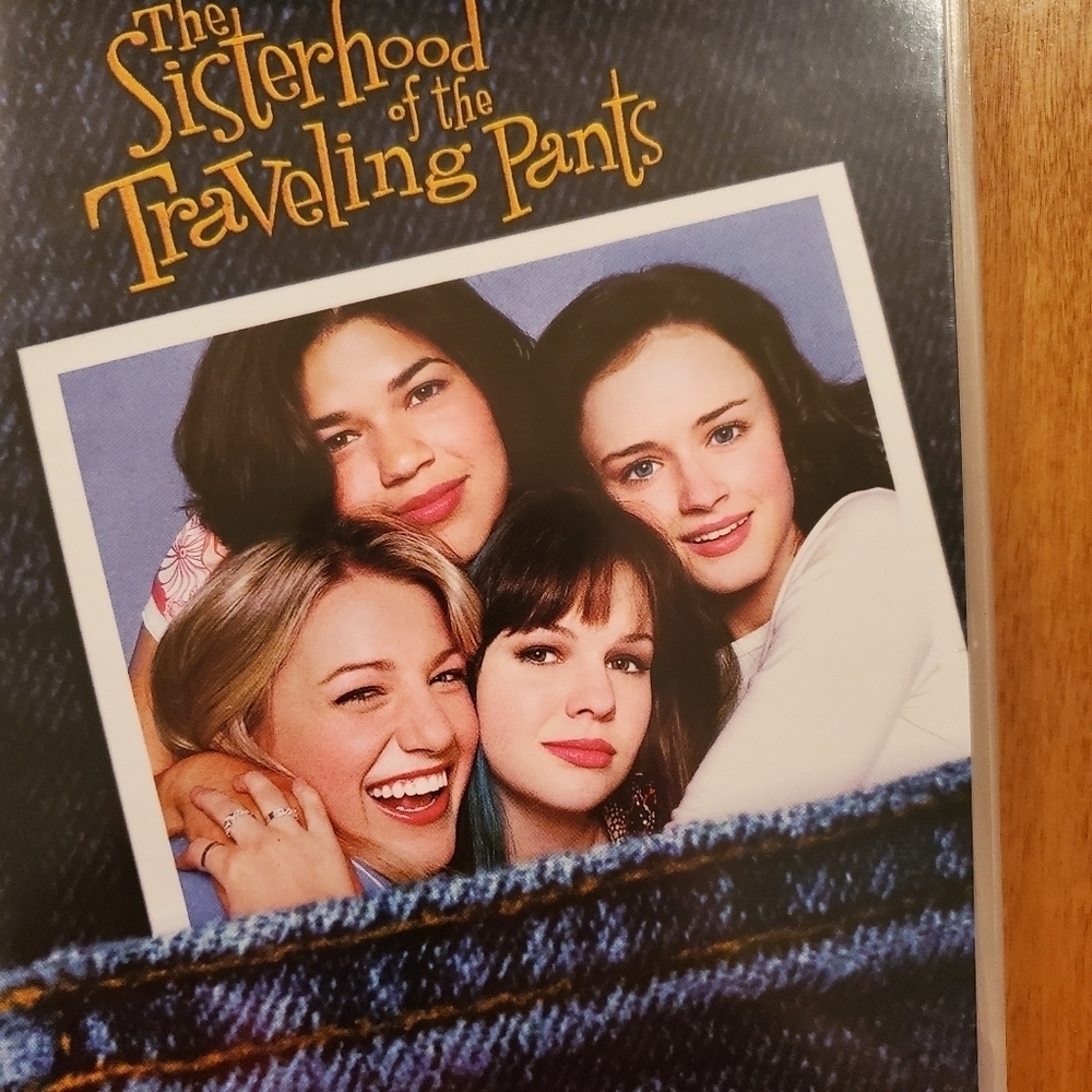 Sisterhood of the Traveling Pants 1 & 2 Limited Edition DVD With Book - Picture 6 of 7